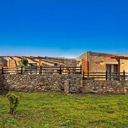 Petrakis Cretan Homes Kissamos Bagian luar foto