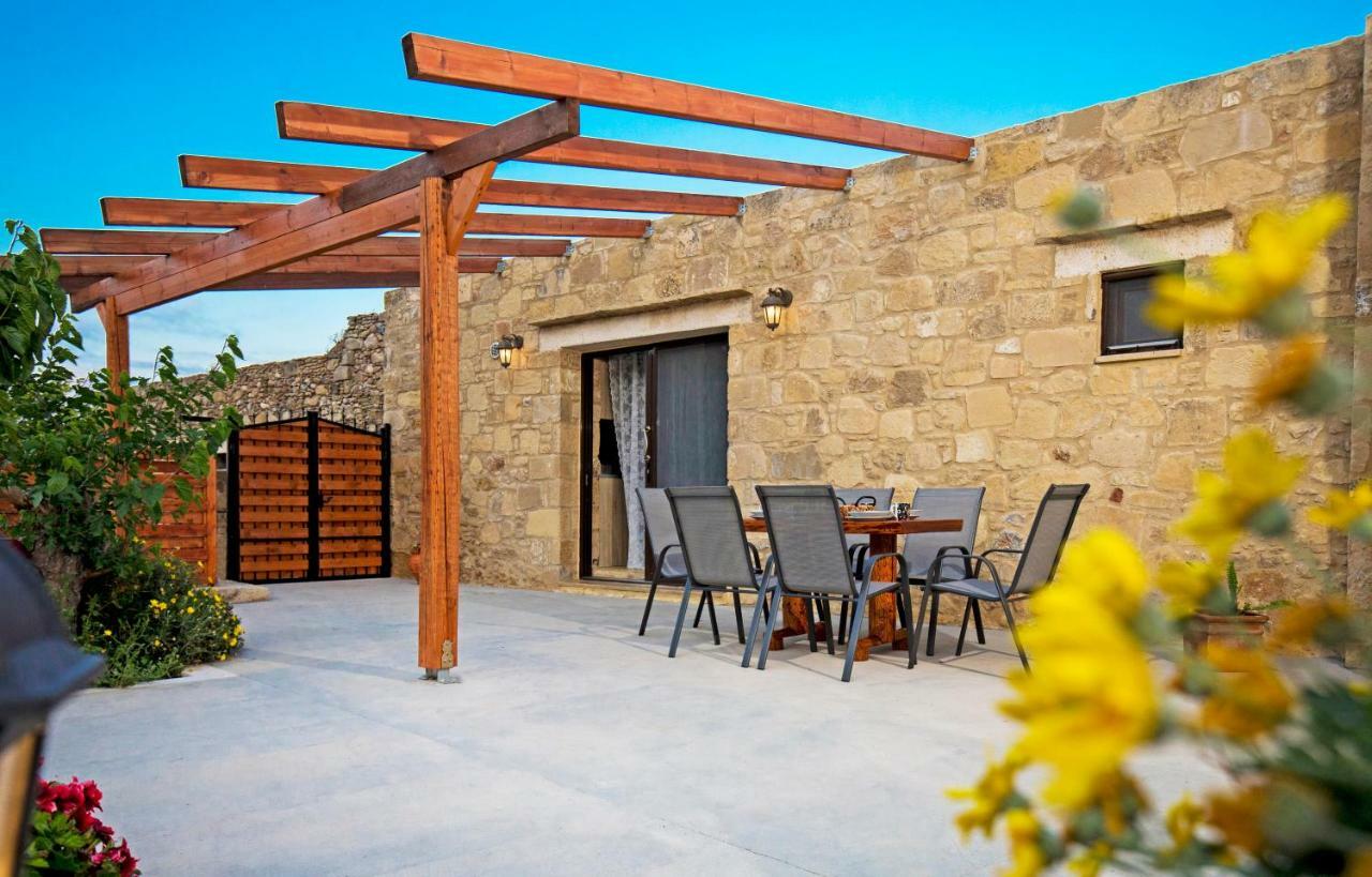 Petrakis Cretan Homes Kissamos Bagian luar foto